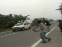 बिहार: CAA का सर्मथन करने वाले नीतीश को प्रदर्शनकारियों ने दिखाए काले झंडे