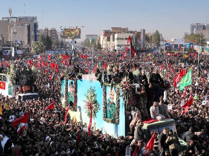 ईरान: जनरल सुलेमानी के जनाजे के जुलूस में भगदड़, 40 लोगों की मौत Iran general's Qassem Soleimani funeral: Mourners dead in stampede at Funeral ईरान: जनरल सुलेमानी के जनाजे के जुलूस में भगदड़, 40 लोगों की मौत