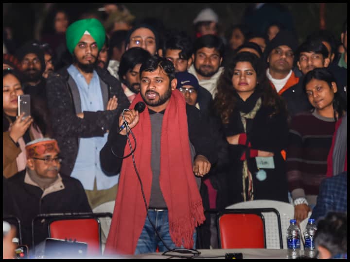 आपको बता दें कि इस विरोध प्रदर्शन में कन्हैया कुमार भी पहुंचे थे. उन्होंने वहां जमकर नारेबाजी की.