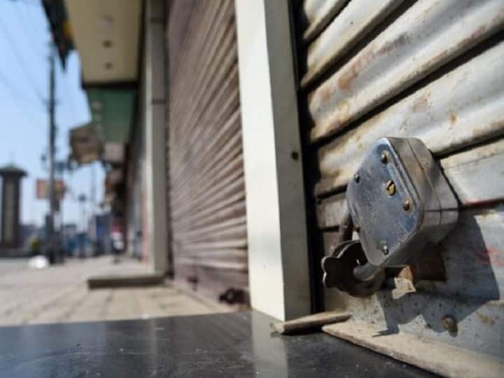 Violence, arson, during bandh in West Bengal, 90 people arrested in Kolkata पश्चिम बंगाल में बंद के दौरान हिंसा, आगजनी, कोलकाता में 90 लोग गिरफ्तार