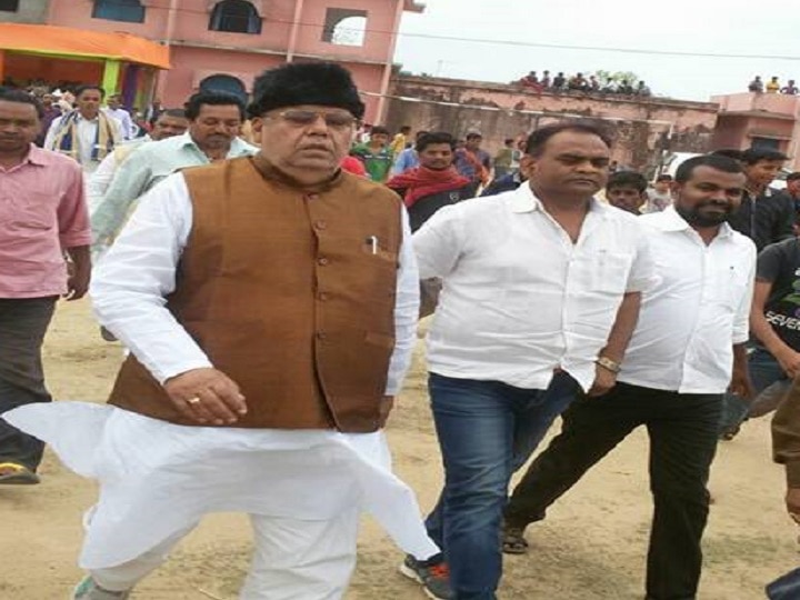 Disputed statement of BJP MLA Ravindra Yadav in Bihar जनता ने पूछा सवाल तो BJP विधायक बोले- काम करवाना है तो प्यार से बोलो, मैंने प्यार से वोट मांगा था