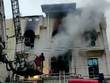 दिल्ली: पटपड़गंज के इंडस्ट्रियल एरिया में लगी भीषण आग, एक की मौत, दमकल की 30 गाड़ियां मौजूद