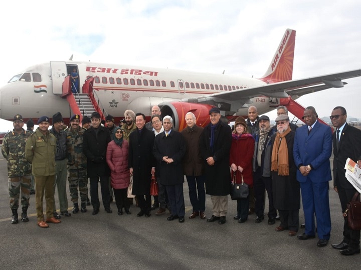 Jammu and Kashmir: Envoys arrive to assess ground situation विदेशी राजनयिकों का प्रतिनिधिमंडल पहुंचा कश्मीर, लोगों ने कहा- पाकिस्तान पर दखल न देने का बनाएं दबाव