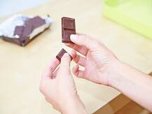 डार्क चॉकलेट खाने के हैं अनेक फायदे, वजन घटाने से लेकर डायबिटीज में भी है मददगार