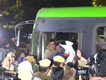 JNU हिंसाः मानव संसाधन विकास मंत्रालय ने छात्रों को बातचीत के लिए बुलाया, कल हिरासत में लिए गए थे कुछ छात्र