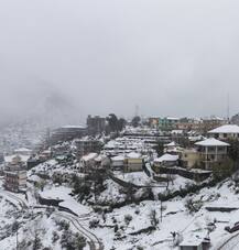 जम्मू कश्मीर में बर्फबारी बनी आफत का सबब, चारों तरफ जमी बर्फ की चादर