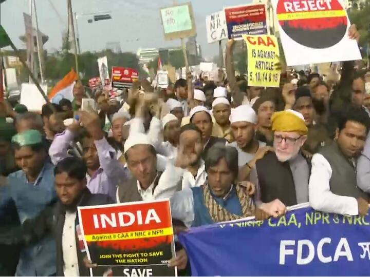 सीएए कानून का विरोध देश भर में जारी है. पश्चिम बंगाल में भी लोगों ने इस कानून के खिलाफ अपना विरोध जताया.