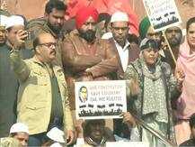 दिल्ली, कोलकाता और हैदराबाद में CAA-NRC के खिलाफ विरोध प्रदर्शन, देखें तस्वीरें