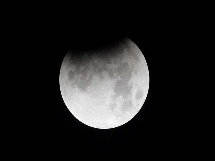 Know full details of lunar eclipse on november 30th Chandra Grahan 2020: 30 नवंबर का चंद्र ग्रहण कितने बजे से शुरू होगा, कितने घंटे तक रहेगा? जानिए- पूरी डिटेल्स