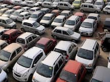 दिसंबर में फिर घटी कारों की बिक्री, अप्रैल से महंगा होगा कार खरीदना