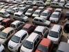 दिसंबर में फिर घटी कारों की बिक्री, अप्रैल से महंगा होगा कार खरीदना