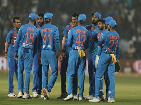 IND vs SL 3rd T20I: नए साल पर भारत की दमदार शुरुआत, श्रीलंका को टी-20 सीरीज में दी मात IND vs SL 3rd T20I: नए साल पर भारत की दमदार शुरुआत, श्रीलंका को टी-20 सीरीज में दी मात