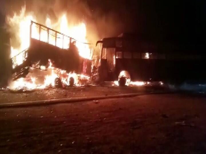 Kannauj- A bus carrying 50 passengers catches fire after collision with a truck on GT Road यूपी: कन्नौज में प्राइवेट स्लीपर बस और ट्रक में टक्कर के बाद लगी आग, अबतक 9 शव निकाले गए
