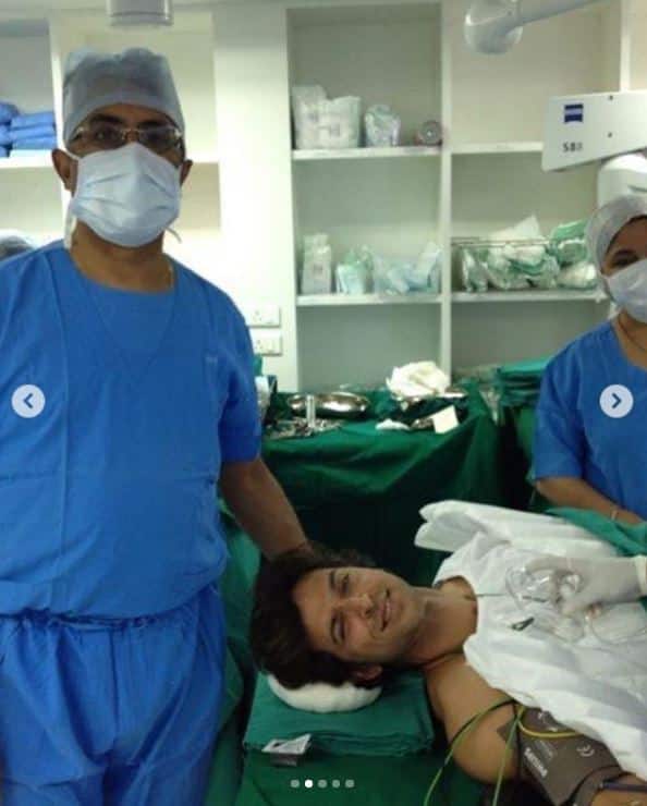 बॉलीवुड स्टार ऋतिक रोशन ने 10 जनवरी को अपना 46वां जन्मदिन सेलिब्रेट किया. ऋतिक ने अपनी लाइफ में काफी सारे हेल्थ इश्यूज को फेज किया है. उनके 46वें जन्मदिन पर ऋतिक की मां पिंकी रोशन ने सोशल मीडिया पर बेहद भावुक पोस्ट किया है साथ ही ब्रेन सर्जरी कराते ऋतिक की अनसीन फोटोज भी शेयर की हैं.
