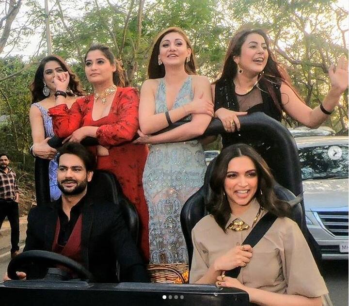 बॉलीवुड अभिनेत्री दीपिका पादुकोण अपनी फिल्म 'छपाक' का प्रमोशन करने के लिए सलमान खान के रियलिटी शो 'बिग बॉस' में पहुंचीं. यहां दीपिका ने कुछ ऐसा किया जो कि बिग बॉस के इतिहास में आज तक नहीं हुआ है. यहां एक ऐसा गेम खेला जो इससे पहले इस शो में दिखने को नहीं मिला. (Photo Credit: Manav Manglani)