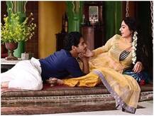 24 साल के ईशान खट्टर ने 48 साल की तबू के साथ रोमांस कर कही ये बात