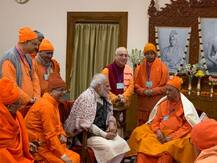 कोलकाता से बेलूर मठ तक बोट से गए पीएम मोदी, संतों से की मुलाकात