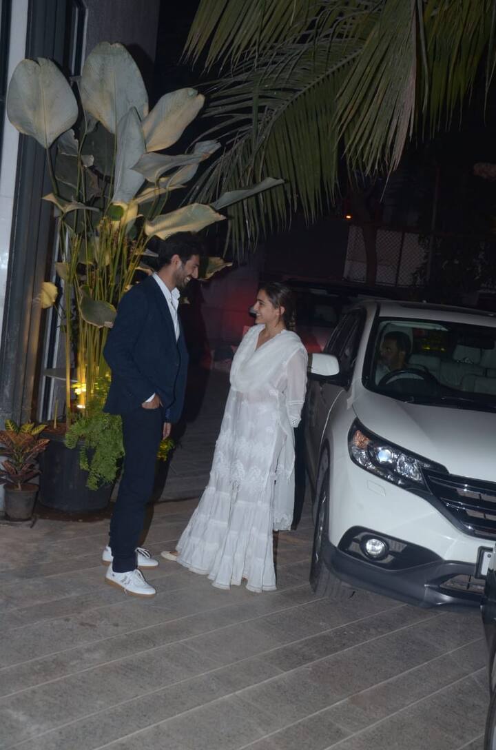 हालांकि दोनों की इन तस्वीरों को देखने के बाद साफ है कि दोनों एक दूसरे के काफी अच्छे दोस्त हैं. (Photo Credit: Manav Manglani)