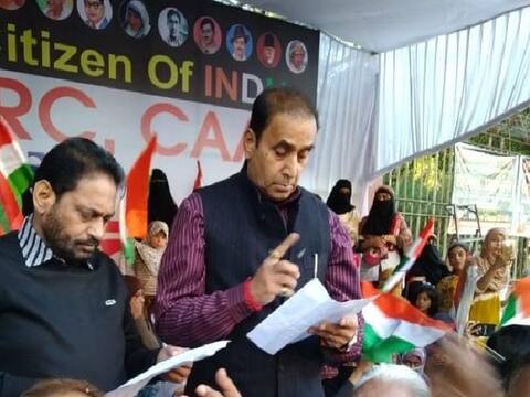 CAA: महाराष्ट्र के गृह मंत्री ने कहा- 'केंद्र कानून बना सकता है लेकिन लागू करने का जिम्मा राज्य के पास' CAA: महाराष्ट्र के गृह मंत्री ने कहा- 'केंद्र कानून बना सकता है लेकिन लागू करने का जिम्मा राज्य के पास'