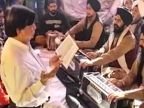 Viral Video: शाहीन बाग में ‘हिंदु-मुस्लिम-सिख-ईसाई’ ने एक साथ की पूजा, CAA-NRC के खिलाफ प्रदर्शन जारी Viral Video: शाहीन बाग में ‘हिंदु-मुस्लिम-सिख-ईसाई’ ने एक साथ की पूजा, CAA-NRC के खिलाफ प्रदर्शन जारी