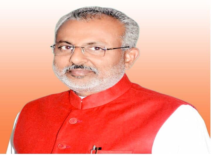 up minister makes controversial statement, says will buries them who will raise slogans against pm and cm यूपी के मंत्री का विवादित बयान, कहा- पीएम और सीएम के खिलाफ नारेबाजी करने वालों को जिंदा गाड़ देंगे