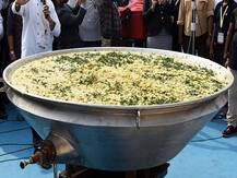 Makar Sankranti 2020 : जब गोरखनाथ बाबा के भक्तों ने 'खिचड़ी' खाकर खिलजी की विशाल सेना को चटा दी थी धूल