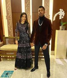 PHOTOS: मंगेतर नताशा संग समंदर किनारे हार्दिक पांड्या की बेहद बोल्ड तस्वीर आई सामने, यहां देखिए