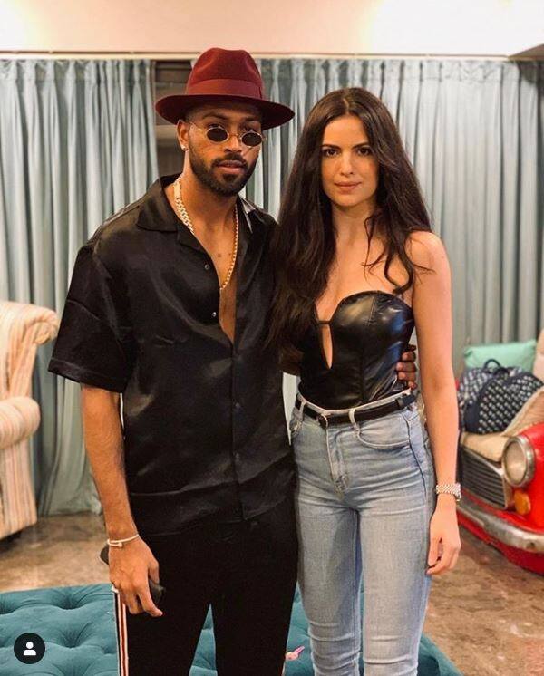 दोनों के रिलेशन की किसी को भनक नहीं थी ऐसे में न्यू ईयर पर सोशल मीडिया के जरिए ये गुड न्यूज़ शेयर कर दोनों ने ही अपने फैंस को हैरान कर दिया. (Photo Credit: Instagram)