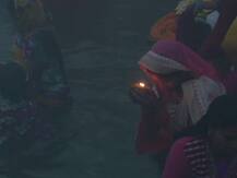 देशभर में मनाया जा रहा है मकर संक्रांति का त्योहार, गंगा में अस्था की डुबकी के लिए उमड़ी लाखों की भीड़