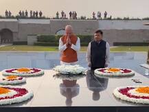 Amazon के फाउंडर जेफ बेजोस का भारत दौरा, महात्मा गांधी को राजघाट पहुंच किया नमन