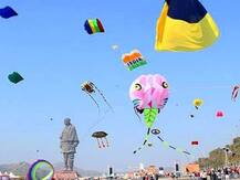 मकर संक्रांति: रंग-बिरंगी पतंगों से पटा 'स्टैच्यू ऑफ यूनिटी' का आसमान, जुटी पर्यटकों की भारी भीड़