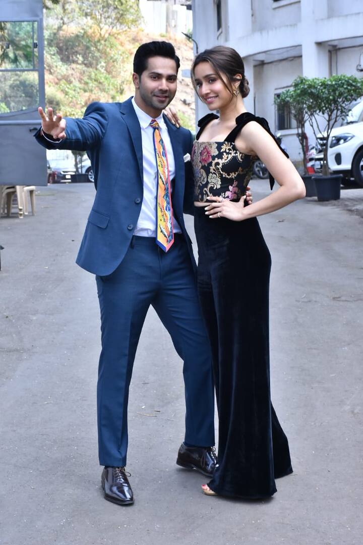 इसके साथ ही उन्होंने अपने इस लुक को सपोर्ट करने के लिए हाई हील्स भी पहनी थी. (Photo Credit: Manav Manglani)