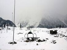 जम्मू-कश्मीर में मौसम की मार, जीवन हुआ अस्त-व्यस्त