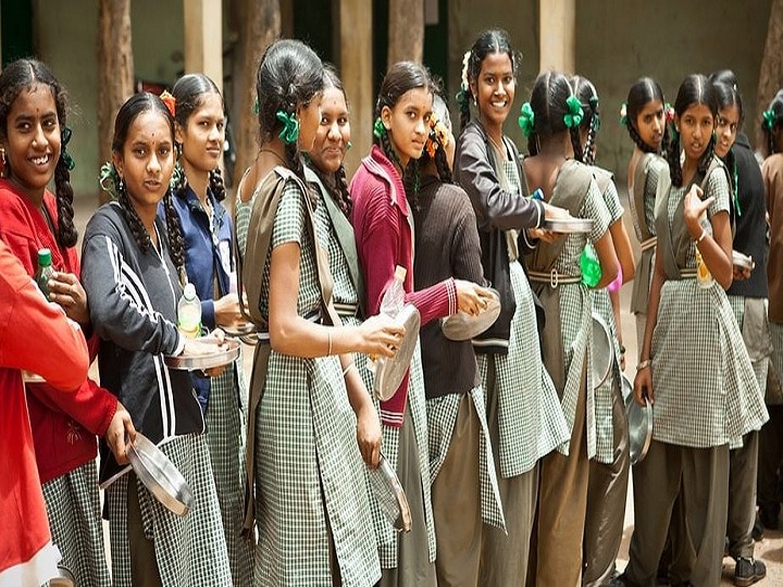 Number of girls outnumber boys in government schools: report सरकारी स्कूलों में दाखिला लेने के मामले में लड़कियों की संख्या लड़कों से अधिक : रिपोर्ट