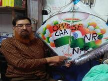 इस मकर संक्रांति पर उड़ रही है CAA-NRC विरोधी स्लोगन वाली पतंगें, मांग में अचानक हुई वृद्धि
