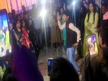 महाराष्ट्रः बीजेपी विधायक का खुशी वाला डांस, बेटी की शादी में MLA प्रशांत बंब ने जमकर लगाए ठुमके