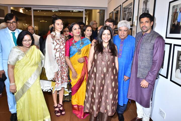 इससे पहले भी फैमिली गैदरिंग में कई बार शिबानी को साथ देखा गया है. इस प्रदर्शनी में फरहान के साथ पहुंची शिबानी की प्रेसेंस ने दोनों की शादी की खबरों को हवा दे दी है.