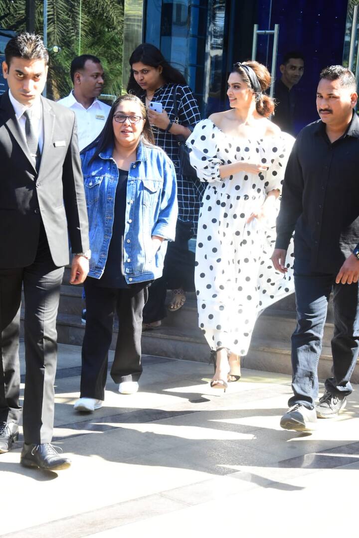  मुंबई में एक इवेंट के दौरान फिल्म छपाक की डायरेक्टर मेघना गुलजार के साथ दीपिका पादुकोण कैमरे में कैद की गई हैं. (तस्वीर: मानव मंगलानी)