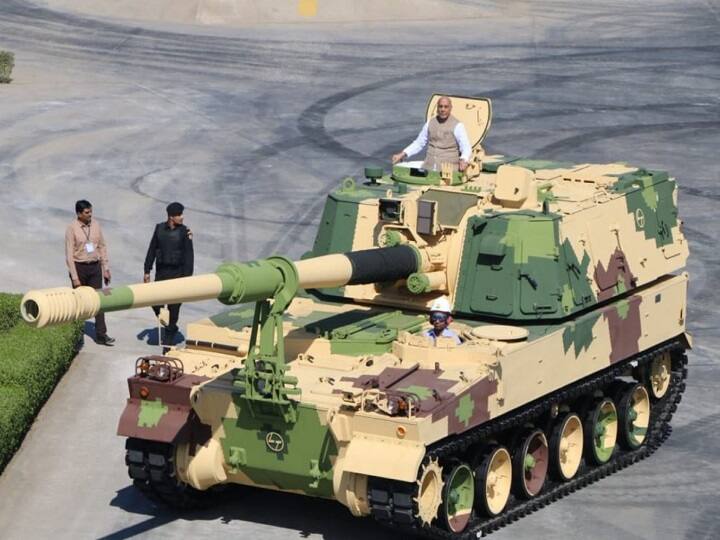 गणतंत्र दिवस से पहले और बढ़ी भारत की ताकत, सूरत में रक्षा मंत्री ने दिखाई K-9 वज्र तोप को हरी झंडी Rajnath Singh flags off 51st K-9 Vajra at L&T gun making facility गणतंत्र दिवस से पहले और बढ़ी भारत की ताकत, सूरत में रक्षा मंत्री ने दिखाई K-9 वज्र तोप को हरी झंडी