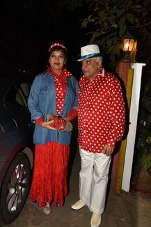 70s के स्टाइल में जावेद अख्तर ने मनाया 75वां जन्मदिन, यहां देखें बर्थडे बैश की खास तस्वीरें