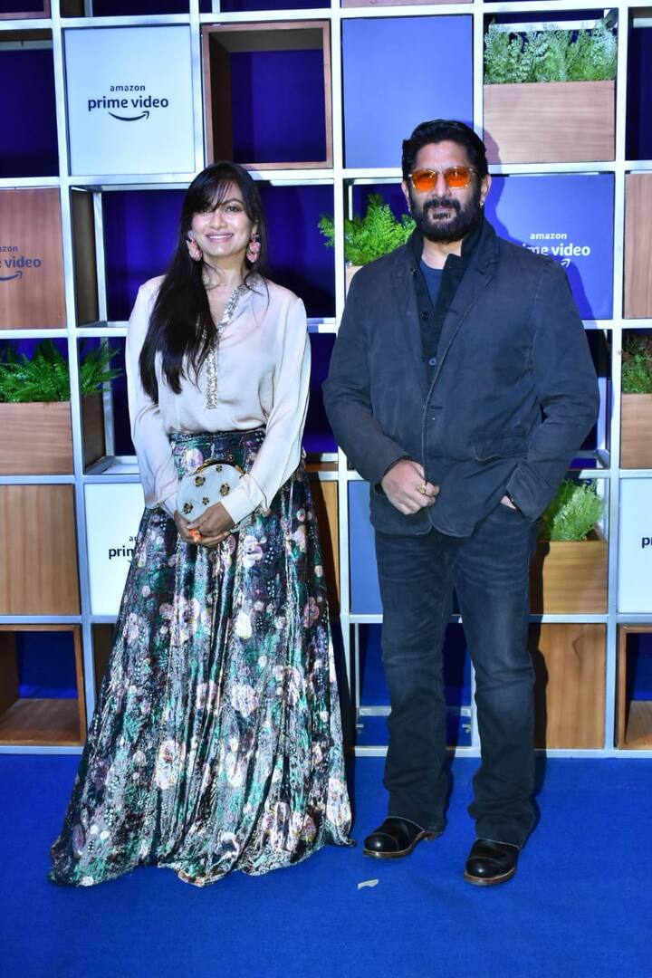 अरशद वारसी अपनी पत्नी के साथ पहुंचे.