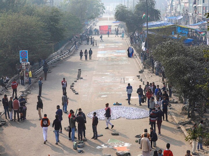 Delhi Police appeals Shaheen Bagh agitators to clear road शाहीन बाग: दिल्ली पुलिस ने प्रदर्शनकारियों से फिर की अपील- सड़क को खाली कर दें, लोगों की दिक्कतों को समझें