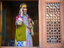 जम्मू-कश्मीर: प्रीपेड मोबाइल कनेक्शन पर कॉल, SMS और 2G इंटरनेट सेवा शुरू