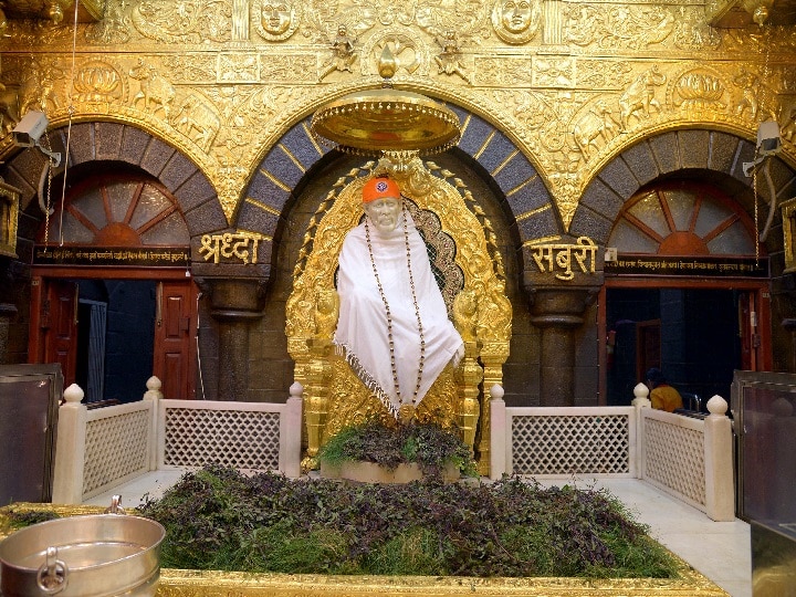 within 10 days to Sai Baba Temple in Shirdi over 1 lakh devotees donate 3 crore 9 lakh rupees दस दिनों में ही 1 लाख श्रद्धालुओं ने शिरडी के साईंबाबा मंदिर में चढाए 3 करोड़