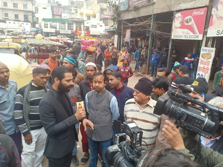 केजरीवाल के विकास वाले दावों की हकीकत चांदनी चौक के लोगों ने बताई.