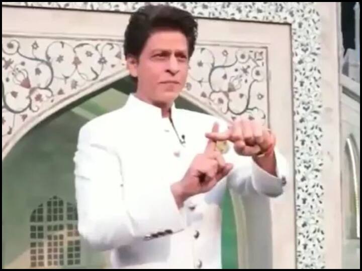 shah rukh khan remembers his first visit to taj mahal on Dance Plus 5 show पहली सैलरी से ताज महल देखने गए थे शाहरुख खान, कहा- लस्सी में मधुमक्खी गिर गई थी, फिर भी पीनी पड़ी