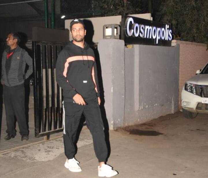 ऐसे में दोनों की नजदीकियों की खबरें सामने आने लगीं. अब ये सिर्फ दोस्ती है इससे कुछ ज्यादा..इसके लिए तो फिलहाल फैंस को इंतजार करना पड़ेगा. (सभी तस्वीरें - मानव मंगलानी)