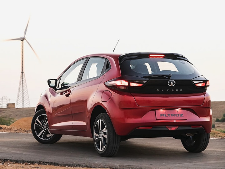 Tata Altroz will be the country's first full-electric premium hatchback car, check here about special features. देश की पहली फुल-इलेक्ट्रिक प्रीमियम हैचबैक कार होगी Altroz, महिंद्रा EKUV100 से होगा मुकाबला