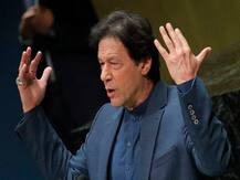 इमरान खान सरकार पर खतरा, PPP के यूसुफ रज़ा गिलानी इस्लामाबाद से सीनेट चुनाव जीते