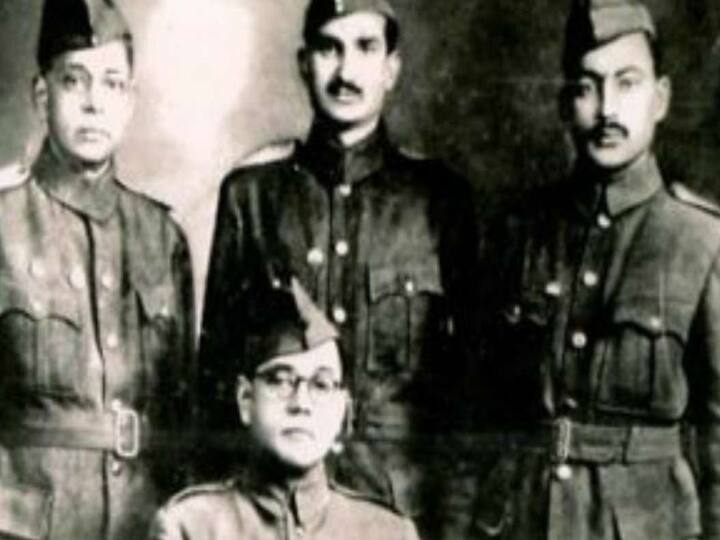 इसके बाद उन्होंने आजाद हिंद फौज का गठन किया और जापान आदि देशों की मदद से अग्रेजों से लड़ाई की. अंग्रेज सुभाष चंद्र बोस से बहुत खौफ खाते थे और यही कारण था कि उन्होंने सुभाष के खिलाफ कई कार्रवाईयां कीं.